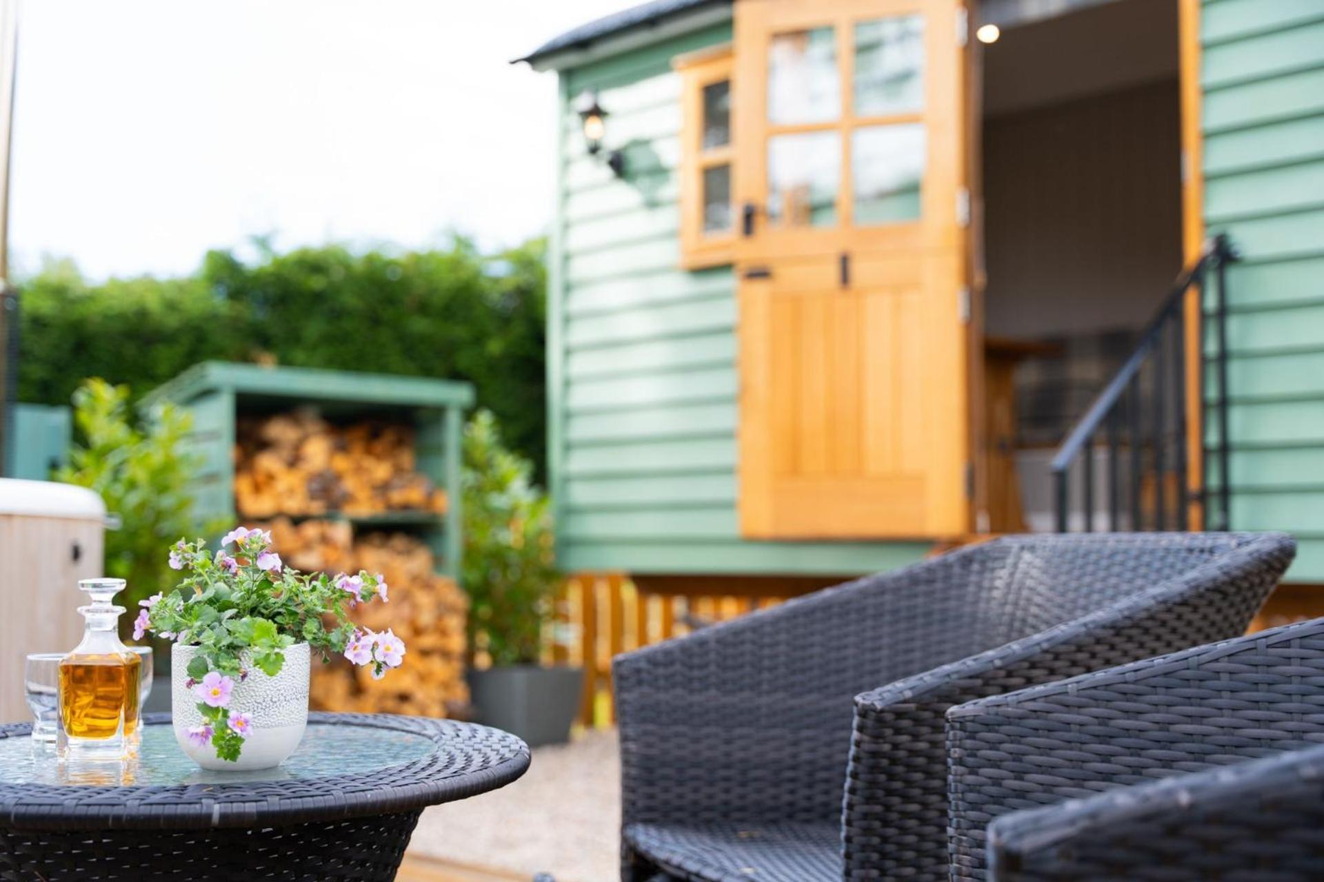 Driftwood & Hot Tub Fort William Exterior foto