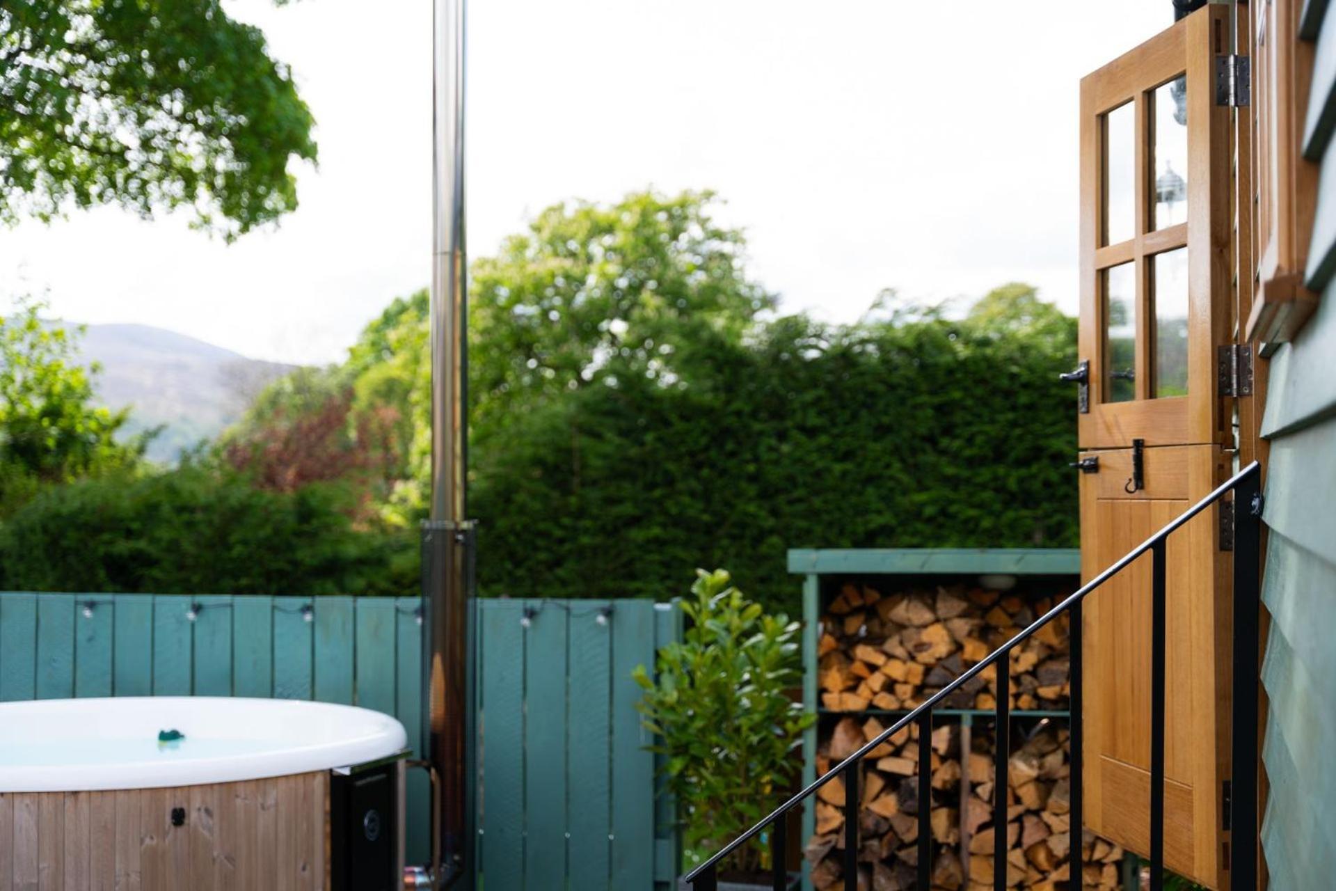 Driftwood & Hot Tub Fort William Exterior foto