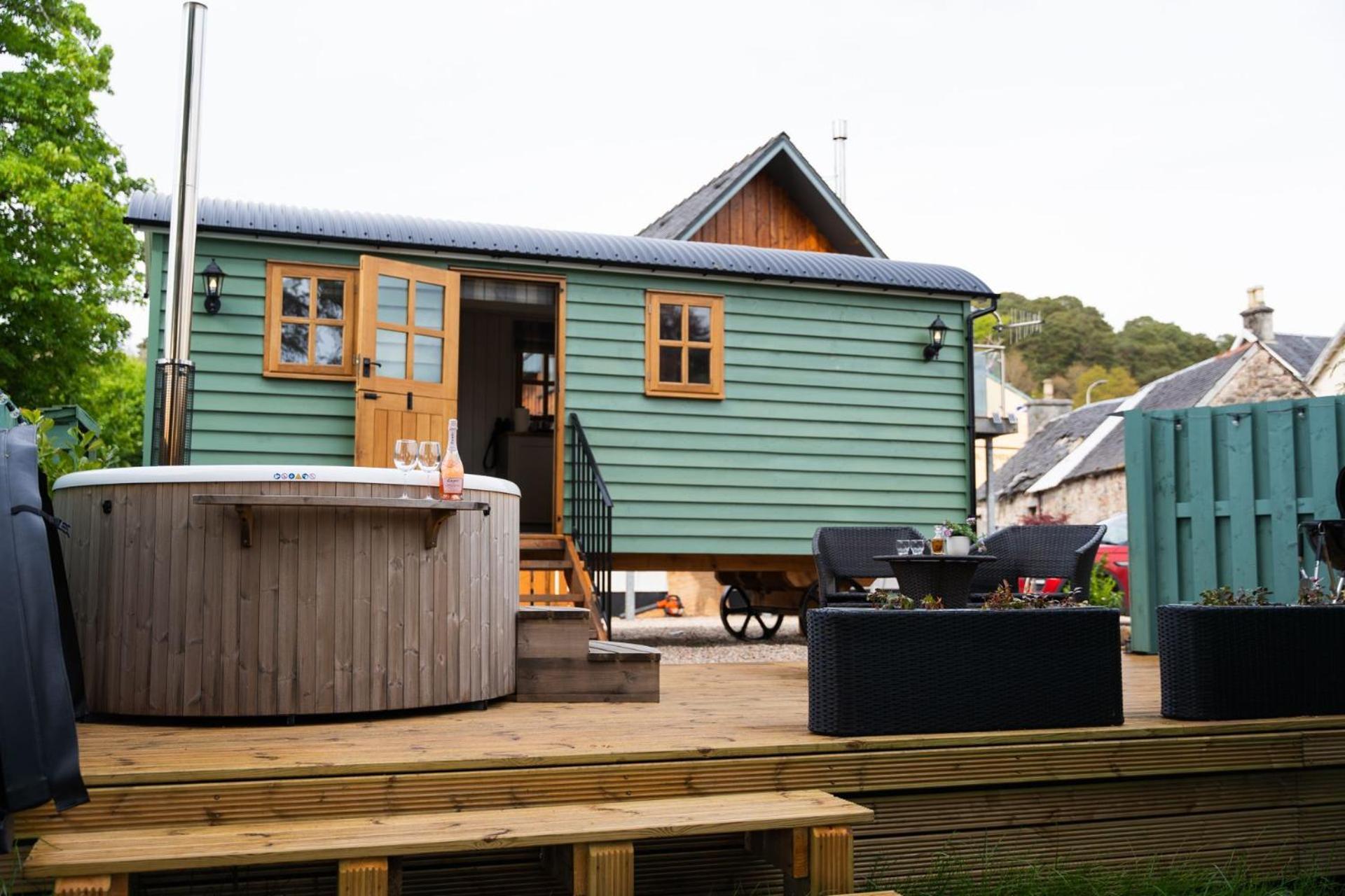 Driftwood & Hot Tub Fort William Exterior foto