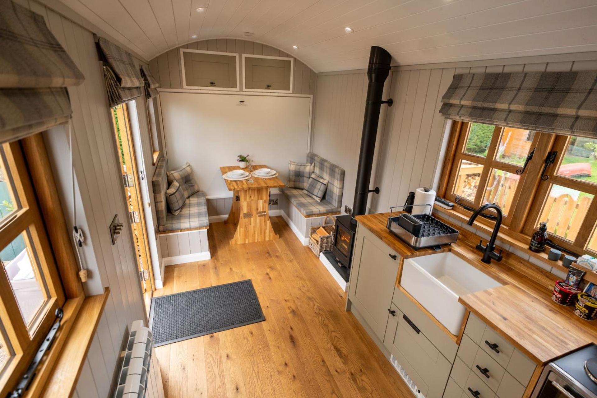 Driftwood & Hot Tub Fort William Exterior foto