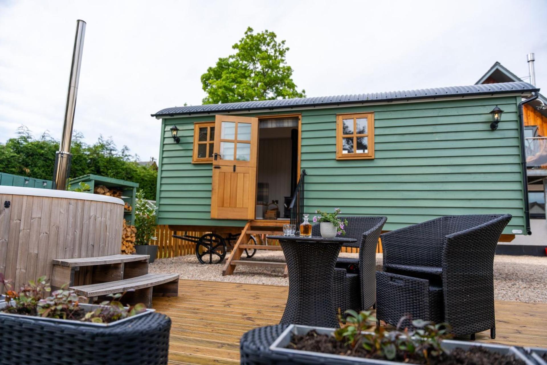 Driftwood & Hot Tub Fort William Exterior foto