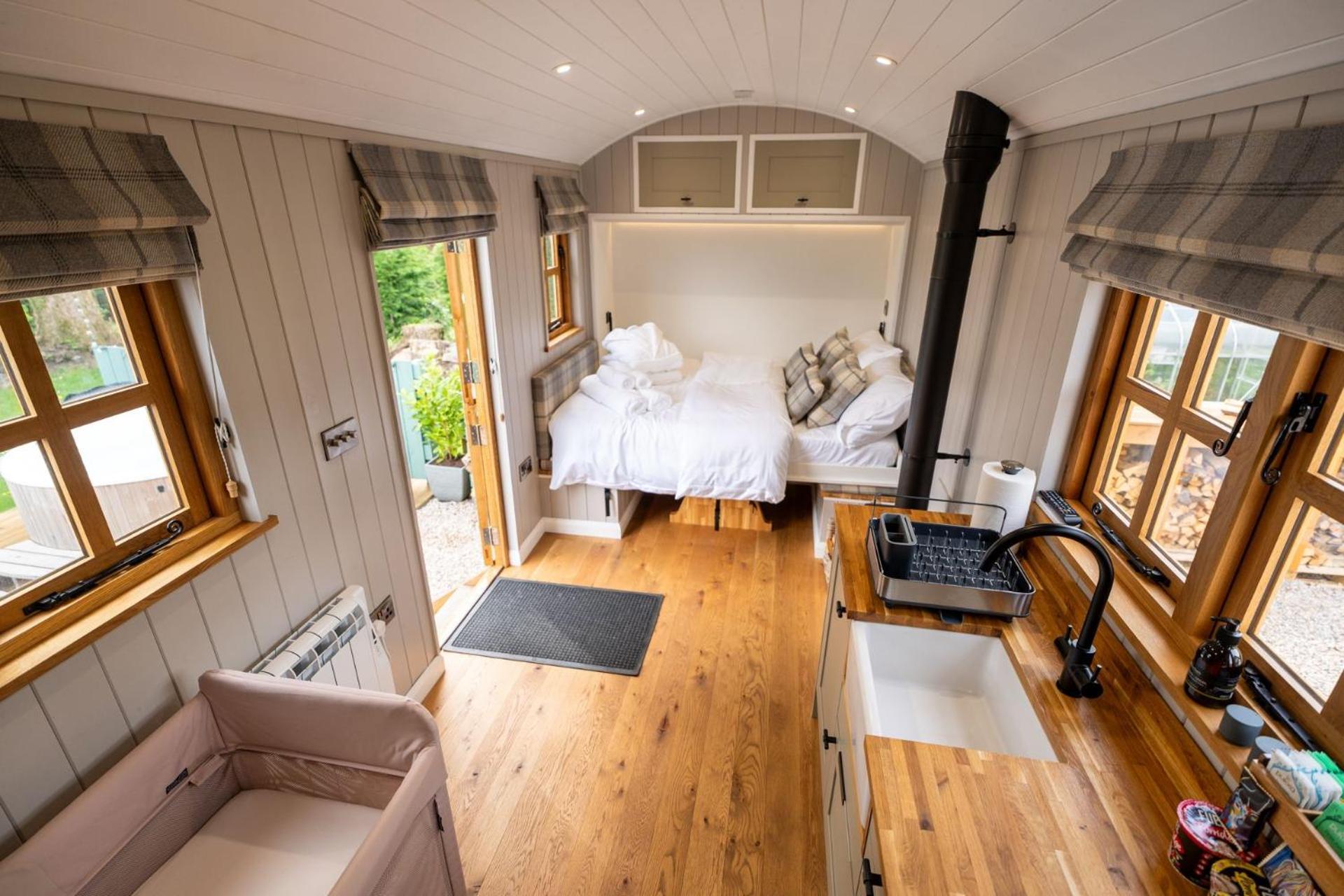 Driftwood & Hot Tub Fort William Exterior foto